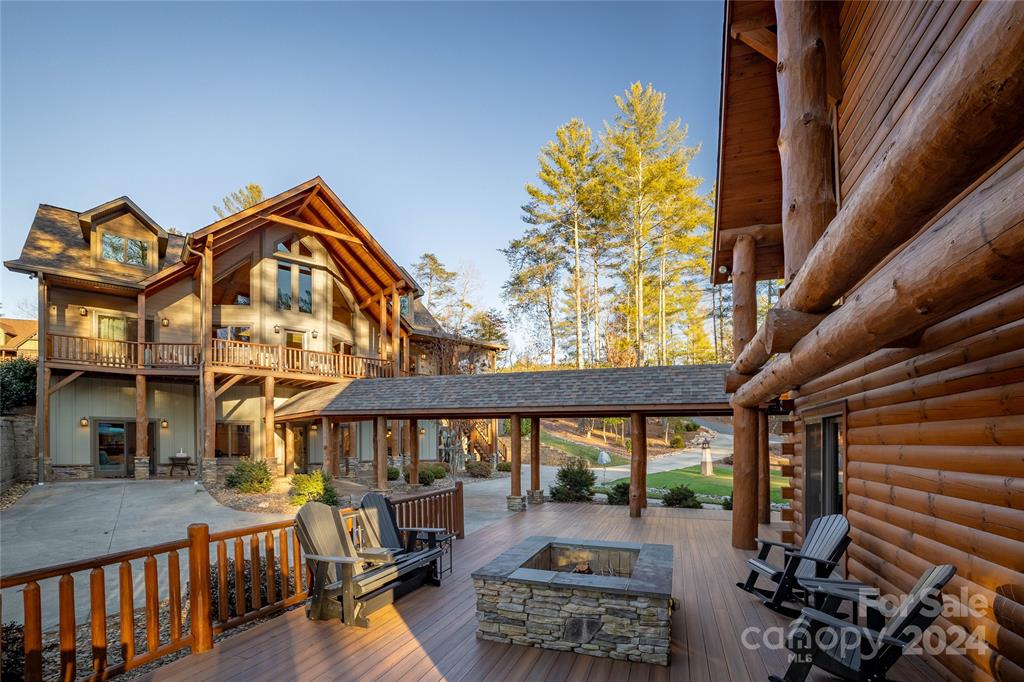 /assets/images/1989_Johns_River.jpeg &copy; Lake Hickory Realty, LLC